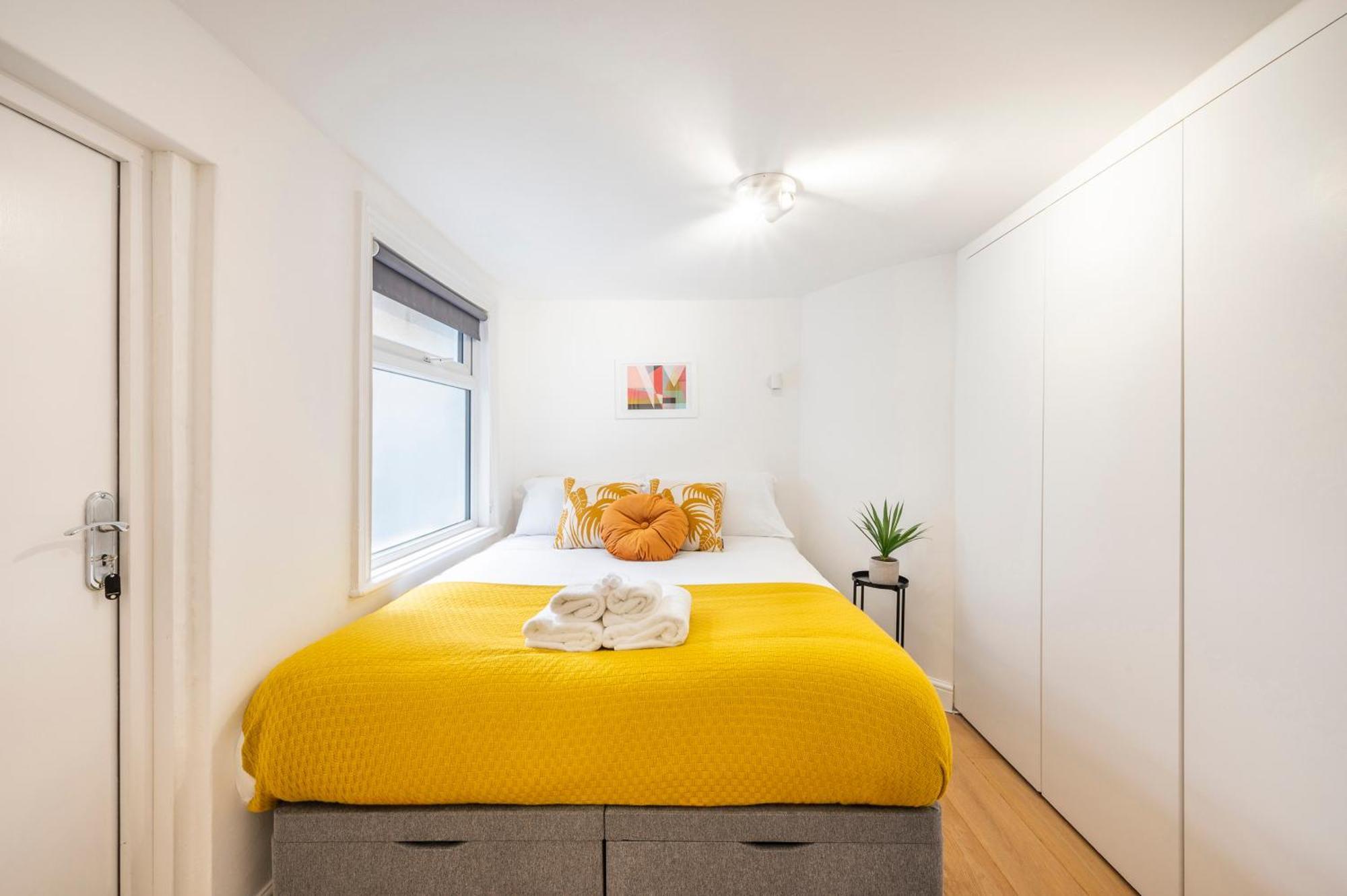 Charming 1 Bedroom Flat With Private Patio - West London, Kensington, Earl's Court, Chelsea *