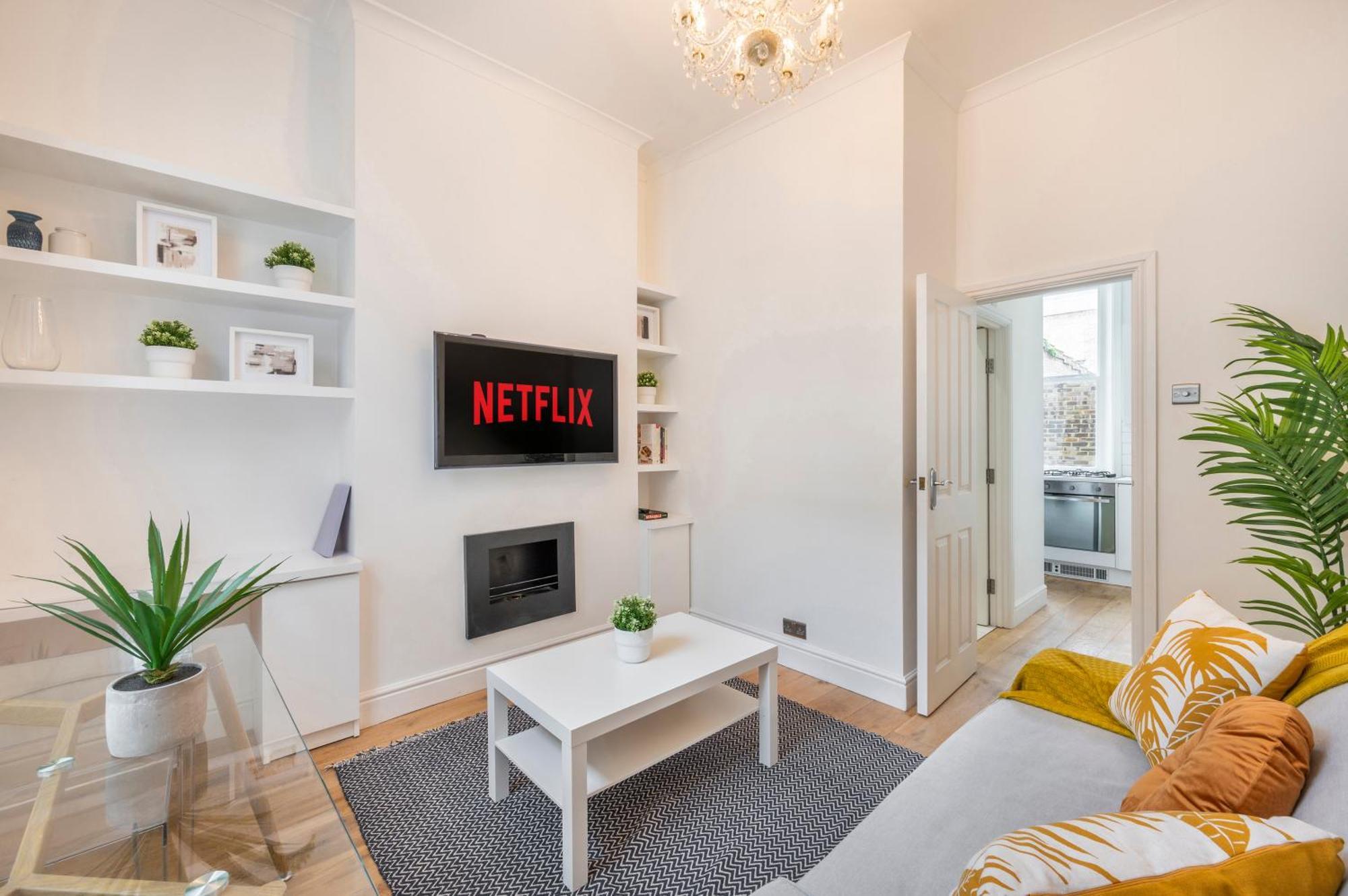 Charming 1 Bedroom Flat With Private Patio - West London, Kensington, Earl's Court, Chelsea Apartment *
