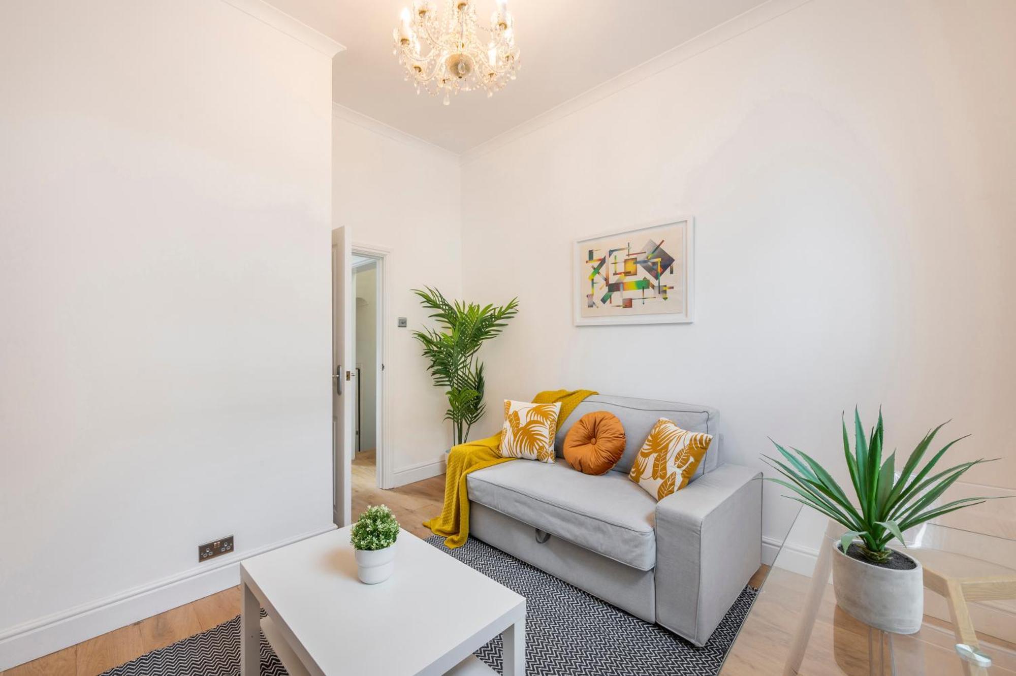 Charming 1 Bedroom Flat With Private Patio - West London, Kensington, Earl's Court, Chelsea London