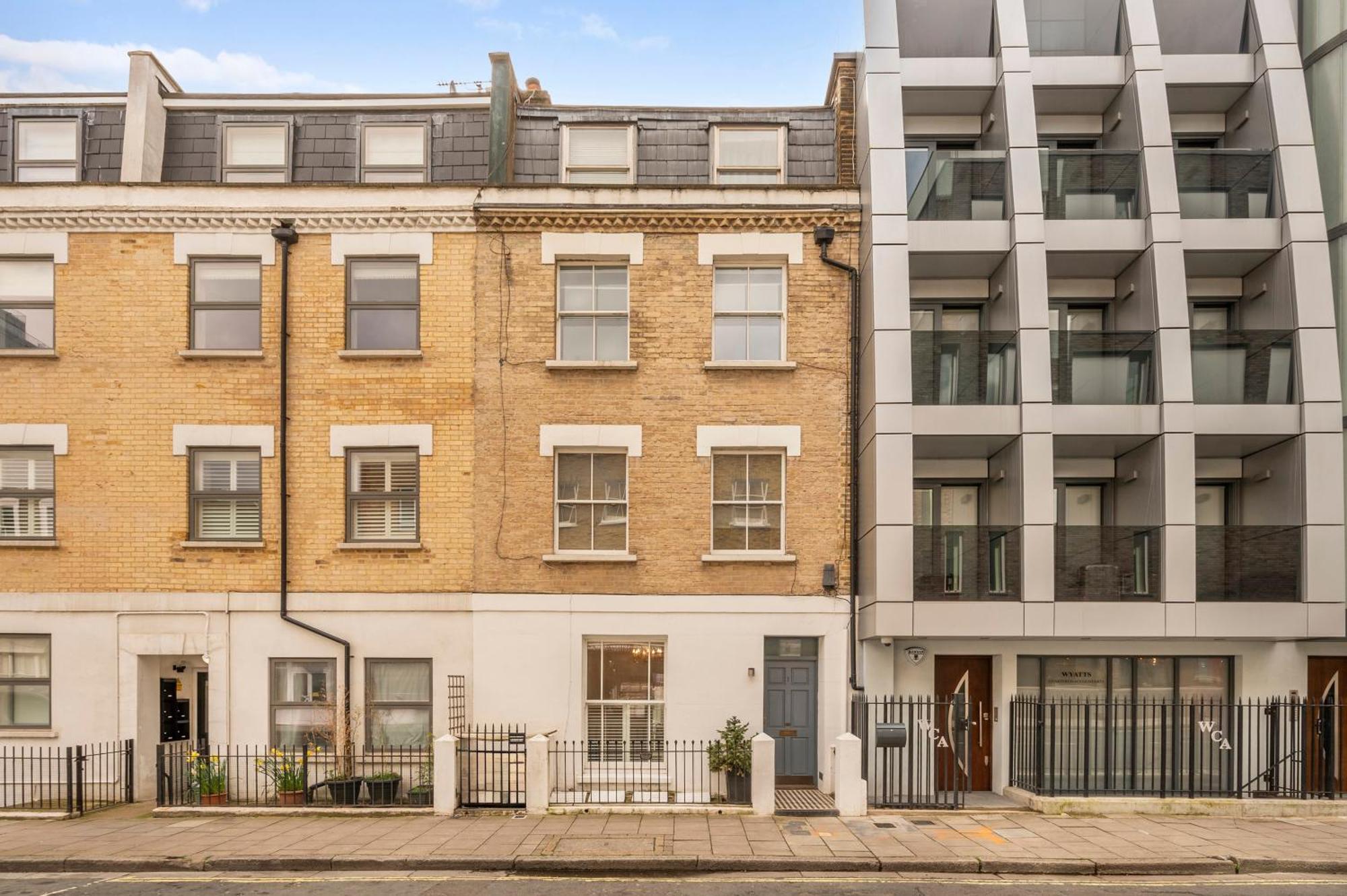 Charming 1 Bedroom Flat With Private Patio - West London, Kensington, Earl's Court, Chelsea Apartment