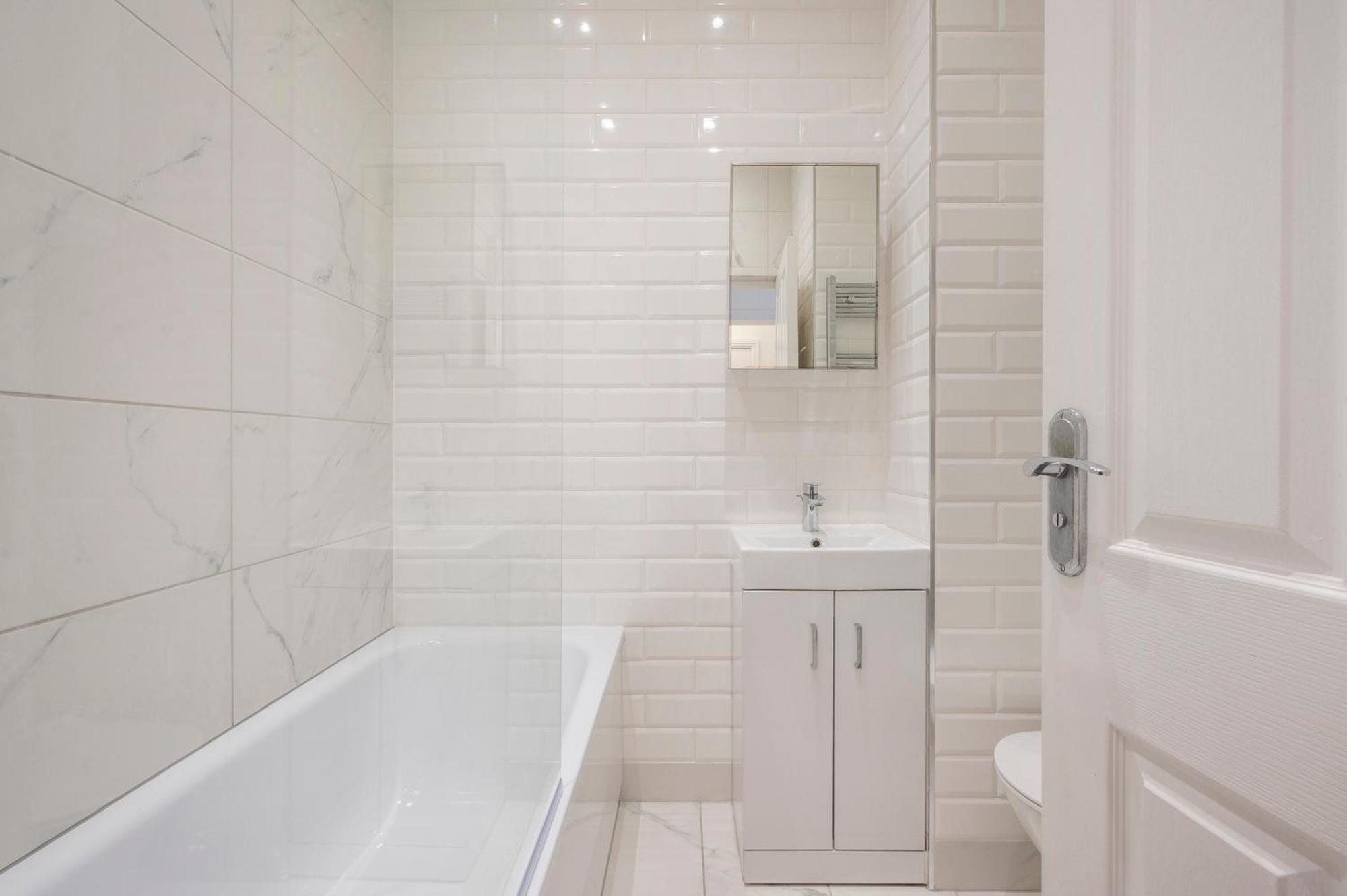Charming 1 Bedroom Flat With Private Patio - West London, Kensington, Earl's Court, Chelsea London