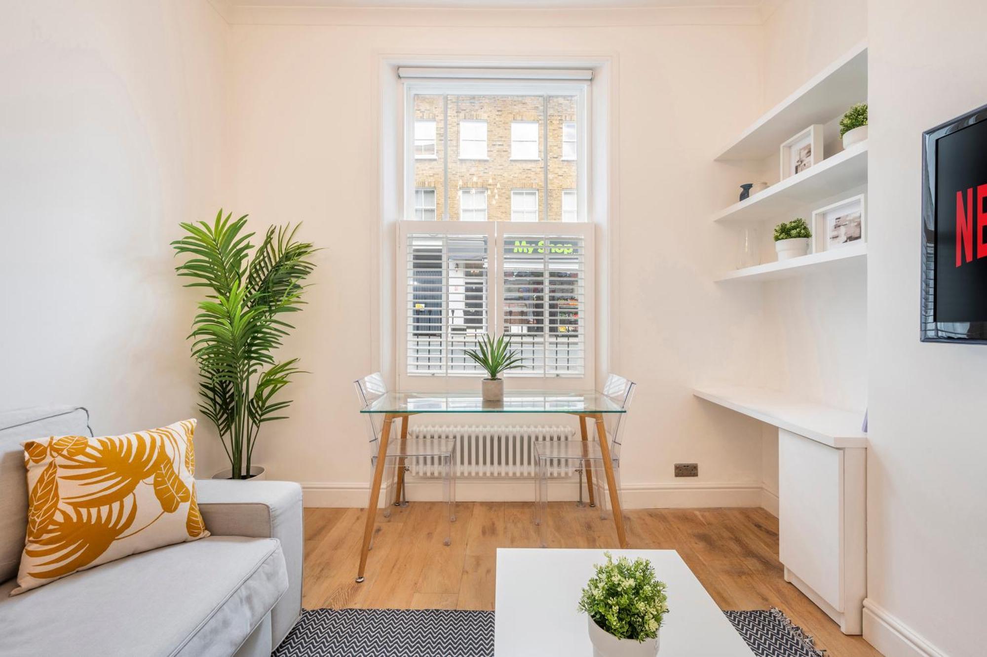 Charming 1 Bedroom Flat With Private Patio - West London, Kensington, Earl's Court, Chelsea London